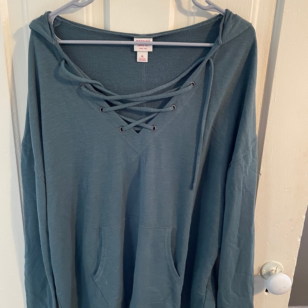 Really cute top with hoodie